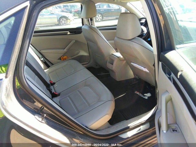 1VWDT7A36HC048216 Volkswagen Passat 1.8t R-line