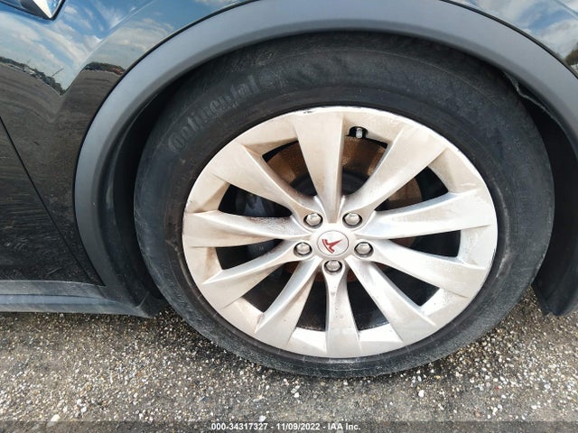 2018 Tesla Model X, VIN: 5YJXCBE28JF113306