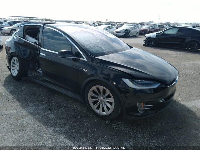 2018 Tesla Model X, VIN: 5YJXCBE28JF113306