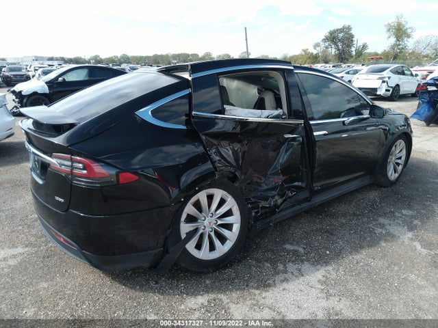 2018 Tesla Model X, VIN: 5YJXCBE28JF113306