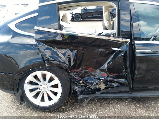 2018 Tesla Model X, VIN: 5YJXCBE28JF113306