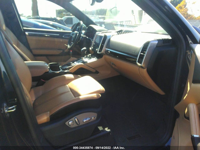 2017 Porsche Cayenne, VIN: WP1AA2A28HKA89358