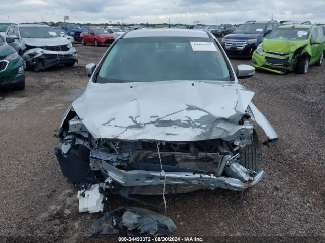1FADP3K29FL329211 Ford FOCUS SE