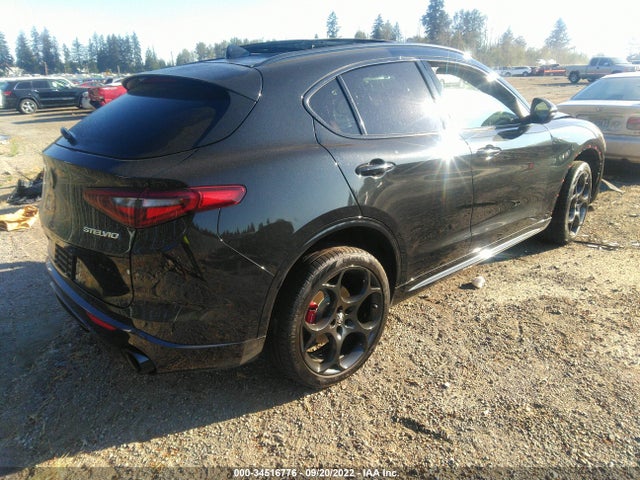 2022 Alfa Romeo Stelvio, VIN: ZASPAKBNXN7D37880