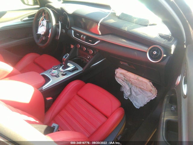 2022 Alfa Romeo Stelvio, VIN: ZASPAKBNXN7D37880