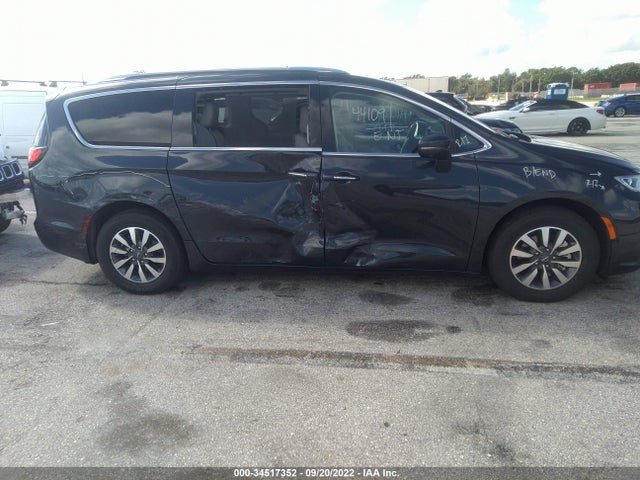 2021 Chrysler Pacifica Hybrid, VIN: 2C4RC1L71MR586412