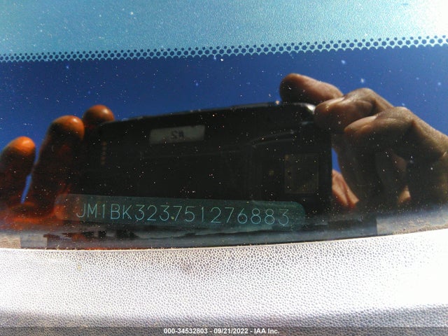 2005 MAZDA MAZDA3 S VIN: JM1BK323751276883