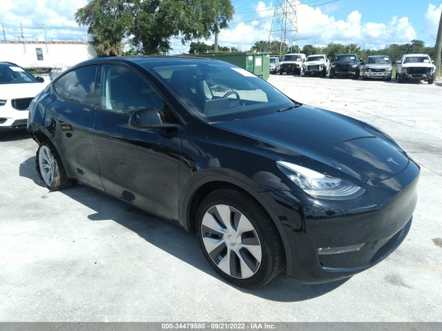 Tesla Model Y Standard Range 2021 5YJYGDED3MF130301 main image