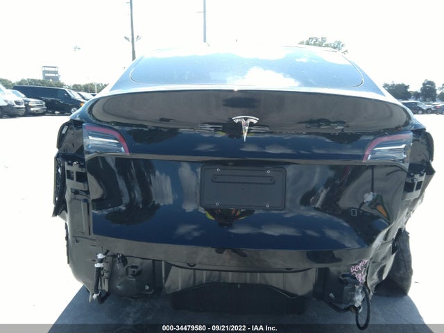 Tesla Model Y Standard Range 2021 5YJYGDED3MF130301 Image 8