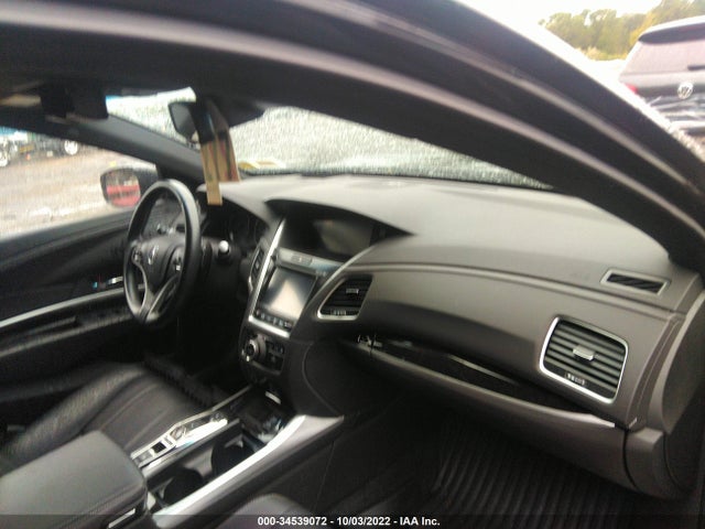 2018 Acura RLX, VIN: JH4KC2F91JC000427