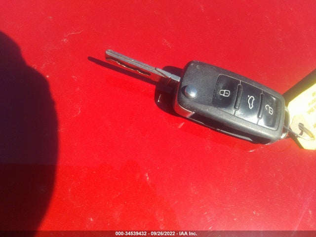 2019 Volkswagen Beetle, VIN: 3VWFD7AT8KM706971