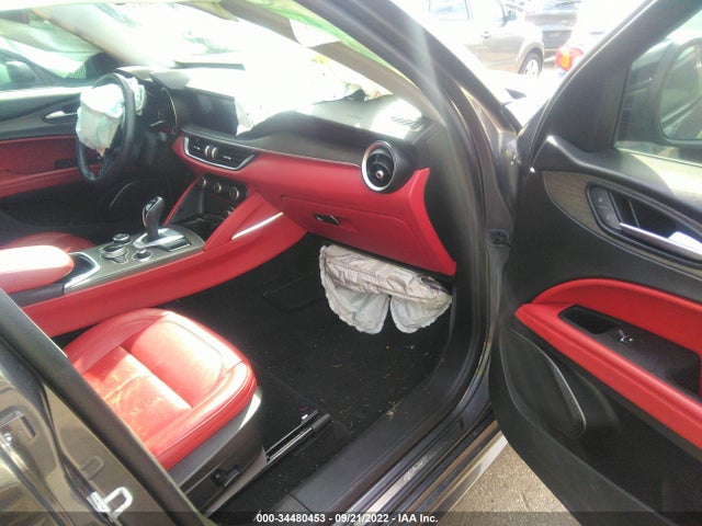 2021 Alfa Romeo Stelvio, VIN: ZASPAKBN3M7D08901