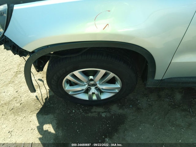 Volkswagen TIGUAN S 2016 WVGAV7AX7GW569943 Image 4