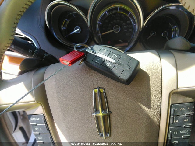Lincoln MKT 2010 2LMHJ5FR1ABJ22708 Image 11