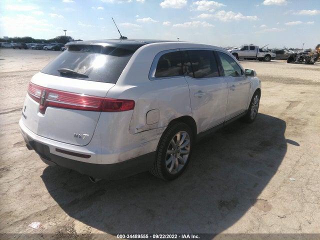 Lincoln MKT 2010 2LMHJ5FR1ABJ22708 Image 4
