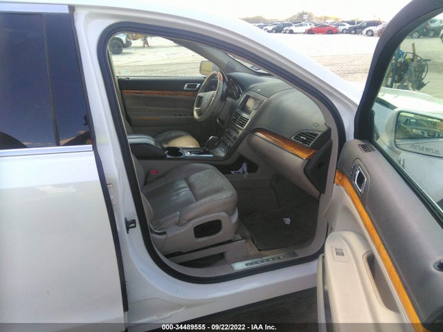 Lincoln MKT 2010 2LMHJ5FR1ABJ22708 Image 5