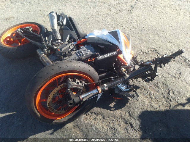 2021 KTM 890 DUKE R VIN: VBKTU9401MM808404