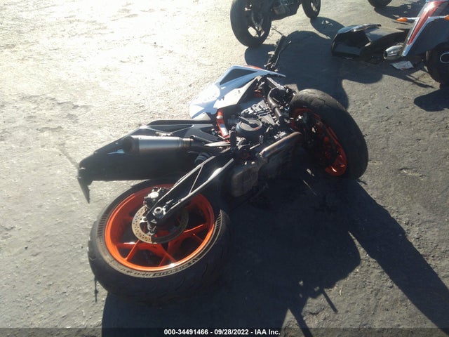 2021 KTM 890 DUKE R VIN: VBKTU9401MM808404