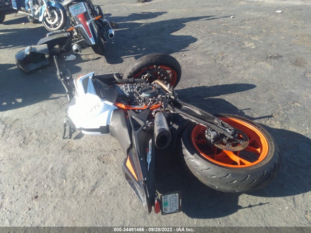 2021 KTM 890 DUKE R VIN: VBKTU9401MM808404