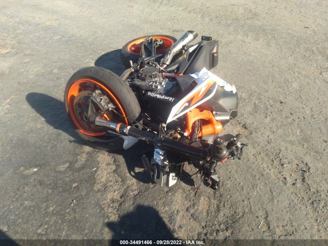 2021 KTM 890 DUKE R VIN: VBKTU9401MM808404