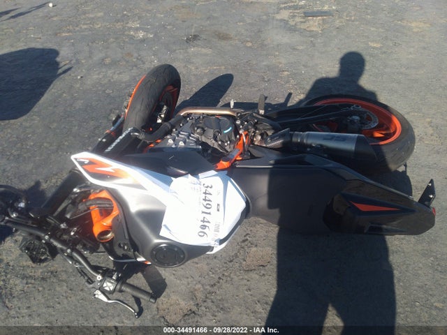2021 KTM 890 DUKE R VIN: VBKTU9401MM808404