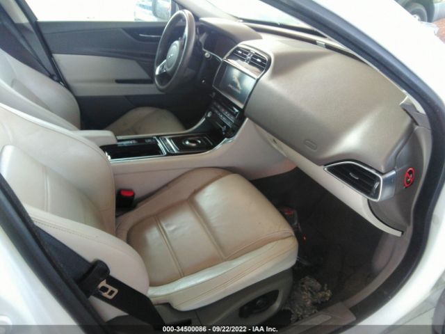 SAJAE4FX5JCP24222 Jaguar Xe 25t Prestige