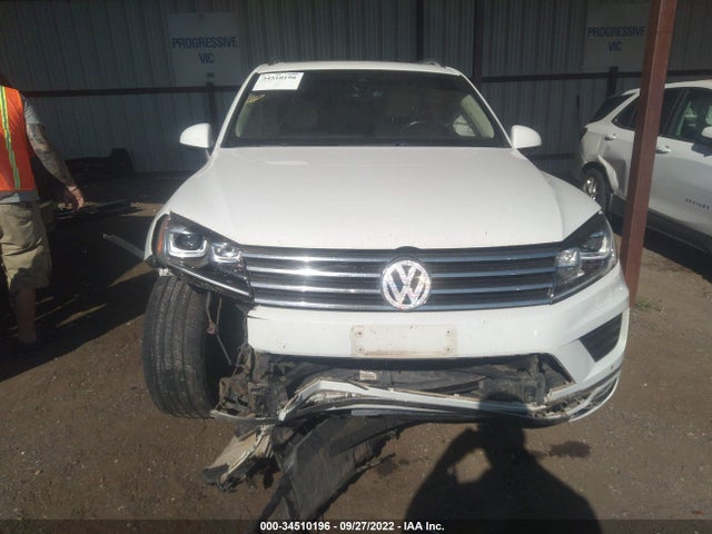 2015 Volkswagen Touareg, VIN: WVGEP9BP7FD006374