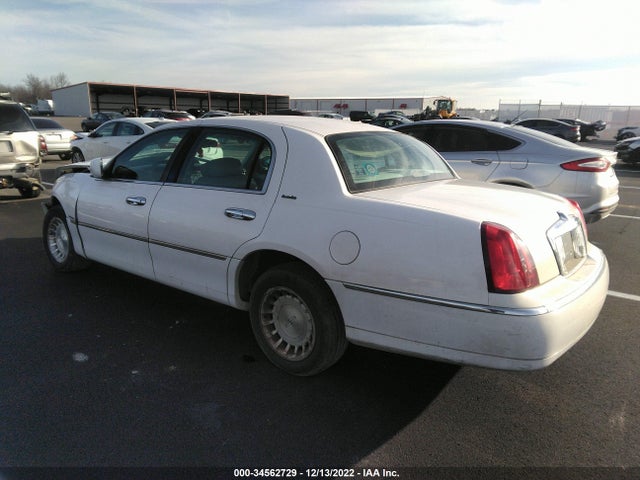 Lincoln Town Car 1999 1LNHM81W1XY648088 Image 4