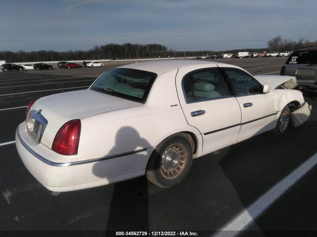 Lincoln Town Car 1999 1LNHM81W1XY648088 Image 5
