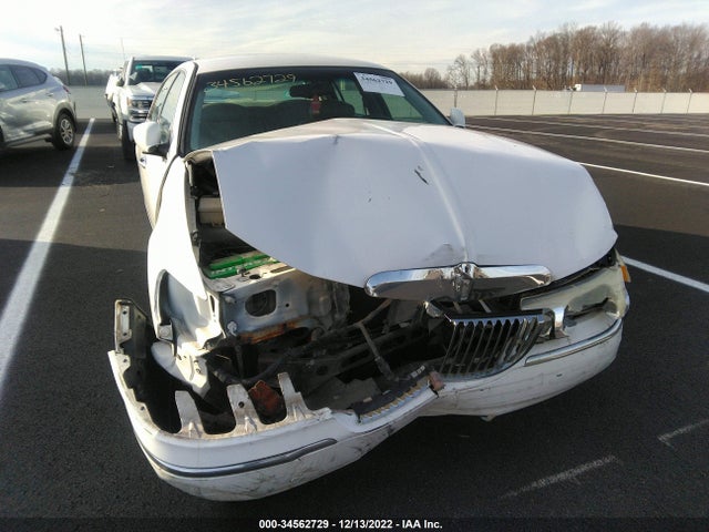 Lincoln Town Car 1999 1LNHM81W1XY648088 Image 7