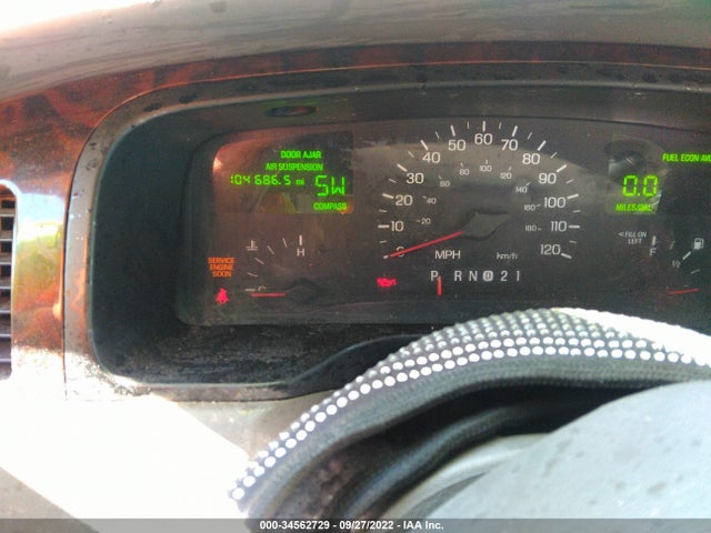 Lincoln Town Car 1999 1LNHM81W1XY648088 Image 8
