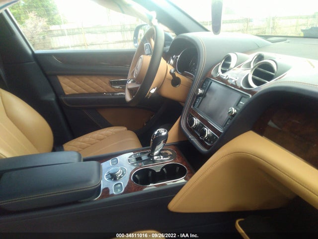 2017 Bentley Bentayga, VIN: SJAAC2ZV8HC015864