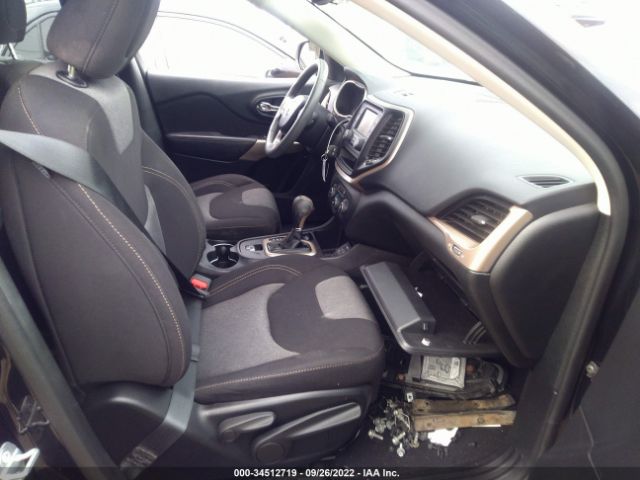 1C4PJLCX5JD607897 Jeep Cherokee Latitude