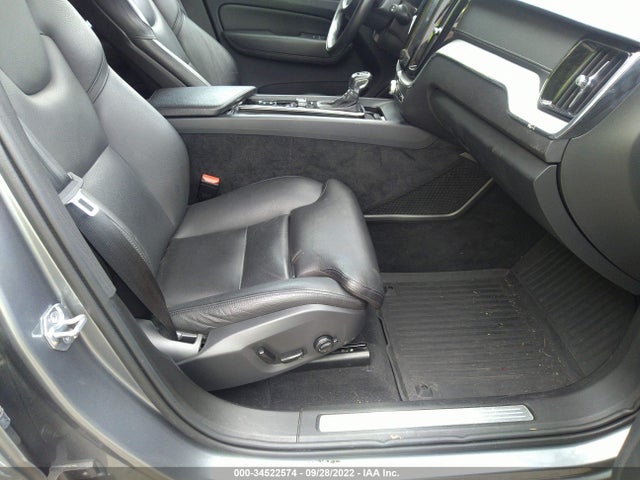 2019 Volvo XC60, VIN: LYV102RL7KB298033