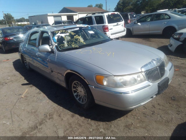 2000 1LNHM82W5YY906841 main image