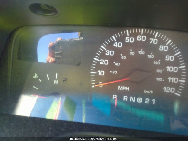2000 LINCOLN TOWN CAR SIGNATURE VIN: 1LNHM82W5YY906841