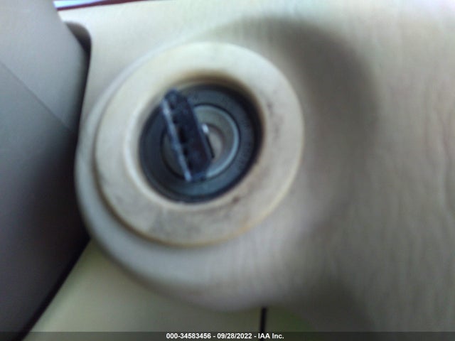 2002 LEXUS ES 300 VIN: JTHBF30G520084808