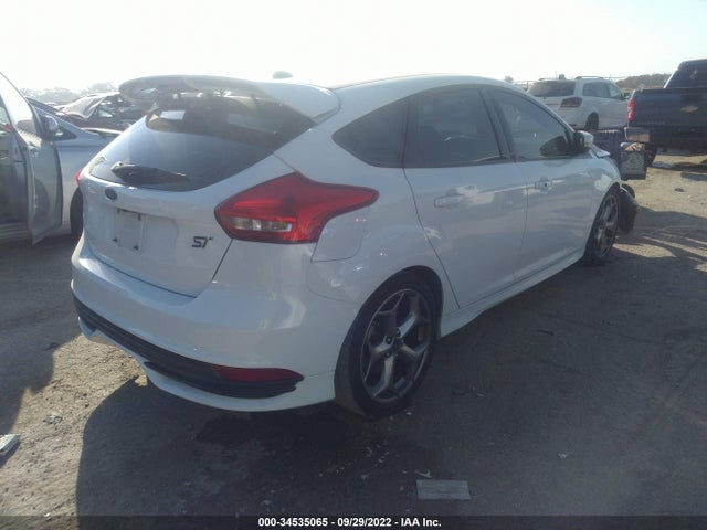2017 Ford Focus, VIN: 1FADP3L90HL239573