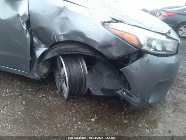 3KPFL4A78JE276018 KIA FORTE S