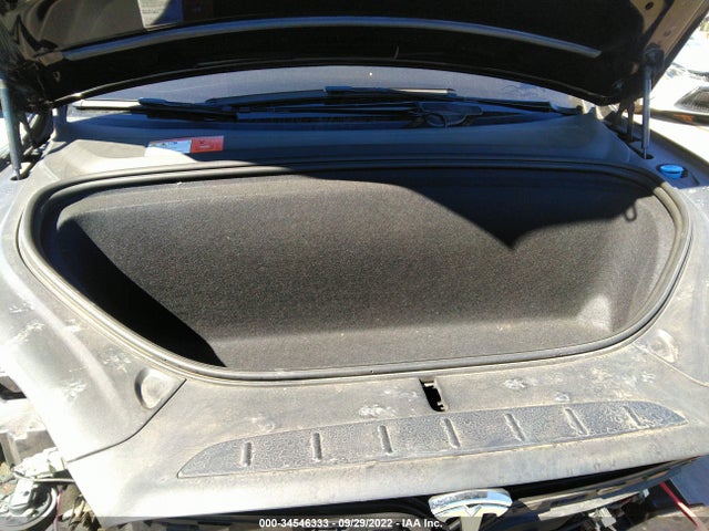 2016 Tesla Model X, VIN: 5YJXCBE4XGF016585