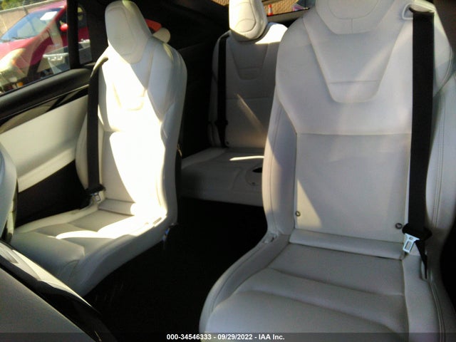 2016 Tesla Model X, VIN: 5YJXCBE4XGF016585