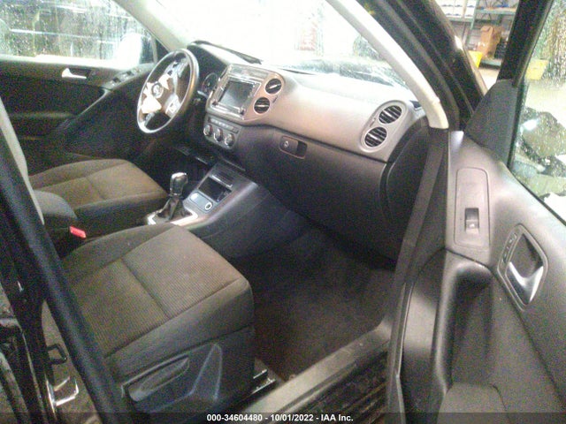 WVGBV7AX9HK044055 Volkswagen Tiguan
