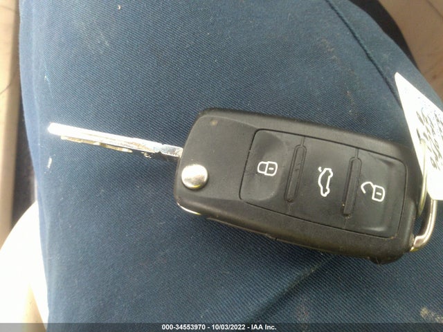 2018 Volkswagen Beetle, VIN: 3VWJD7AT8JM711208