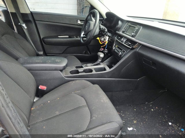 2017 Kia Optima, VIN: 5XXGT4L32HG121996