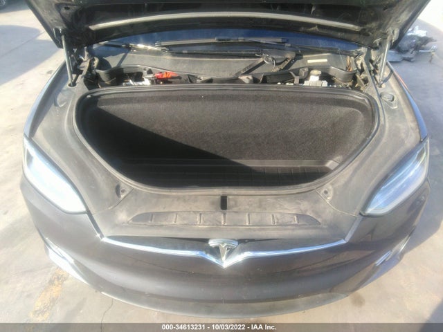 2018 Tesla Model X, VIN: 5YJXCAE2XJF140047