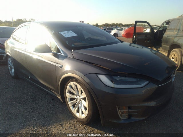 2018 Tesla Model X, VIN: 5YJXCAE2XJF140047