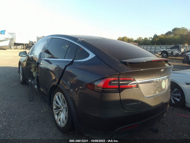 2018 Tesla Model X, VIN: 5YJXCAE2XJF140047