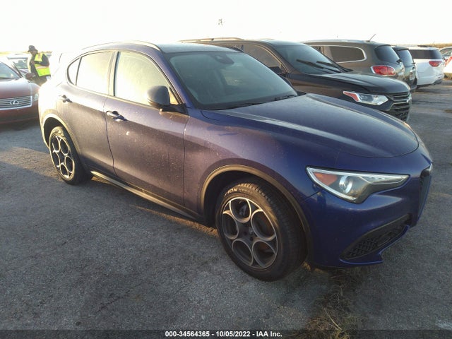 2021 Alfa Romeo Stelvio, VIN: ZASPAKAN5M7D00347