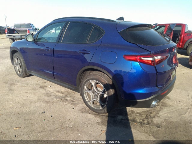 2021 Alfa Romeo Stelvio, VIN: ZASPAKAN5M7D00347