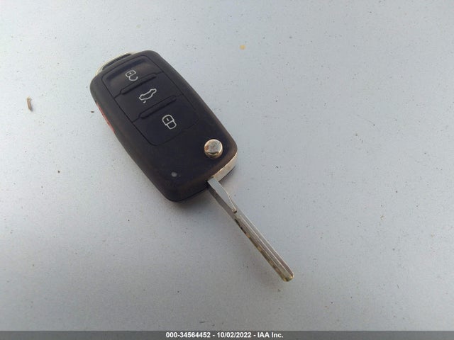 Volkswagen JETTA SEDAN 2010 3VWAX7AJ6AM133535 Image 3